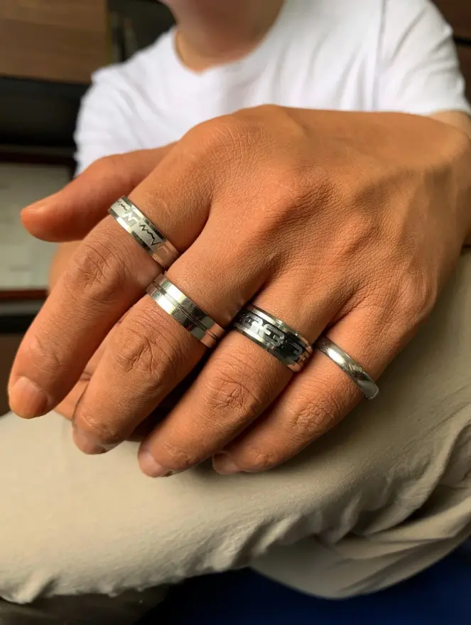 Fashionable and Popular 4pcs Men Heartbeat Detail Ring Stainless Steel for Jewelry Gift and for a Stylish Look