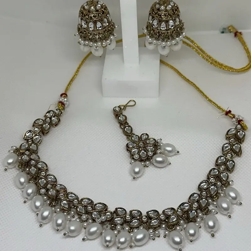 Children’s Flat line Kundan necklace set for young girls 0