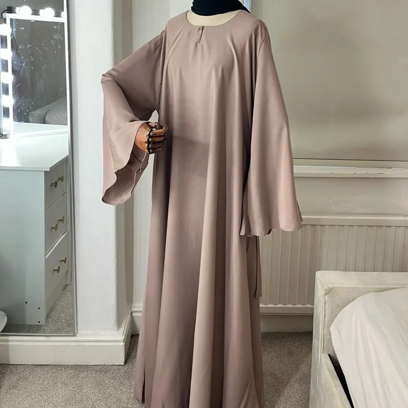 Closed Bell Sleeve Abaya 2