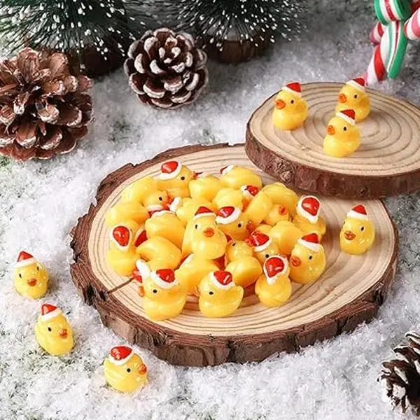 JOISHOP 50pcs Mini Ducks with Christmas Hat for Christmas Party Bag Fillers Indoor Decoration - Gifts Set Fairy