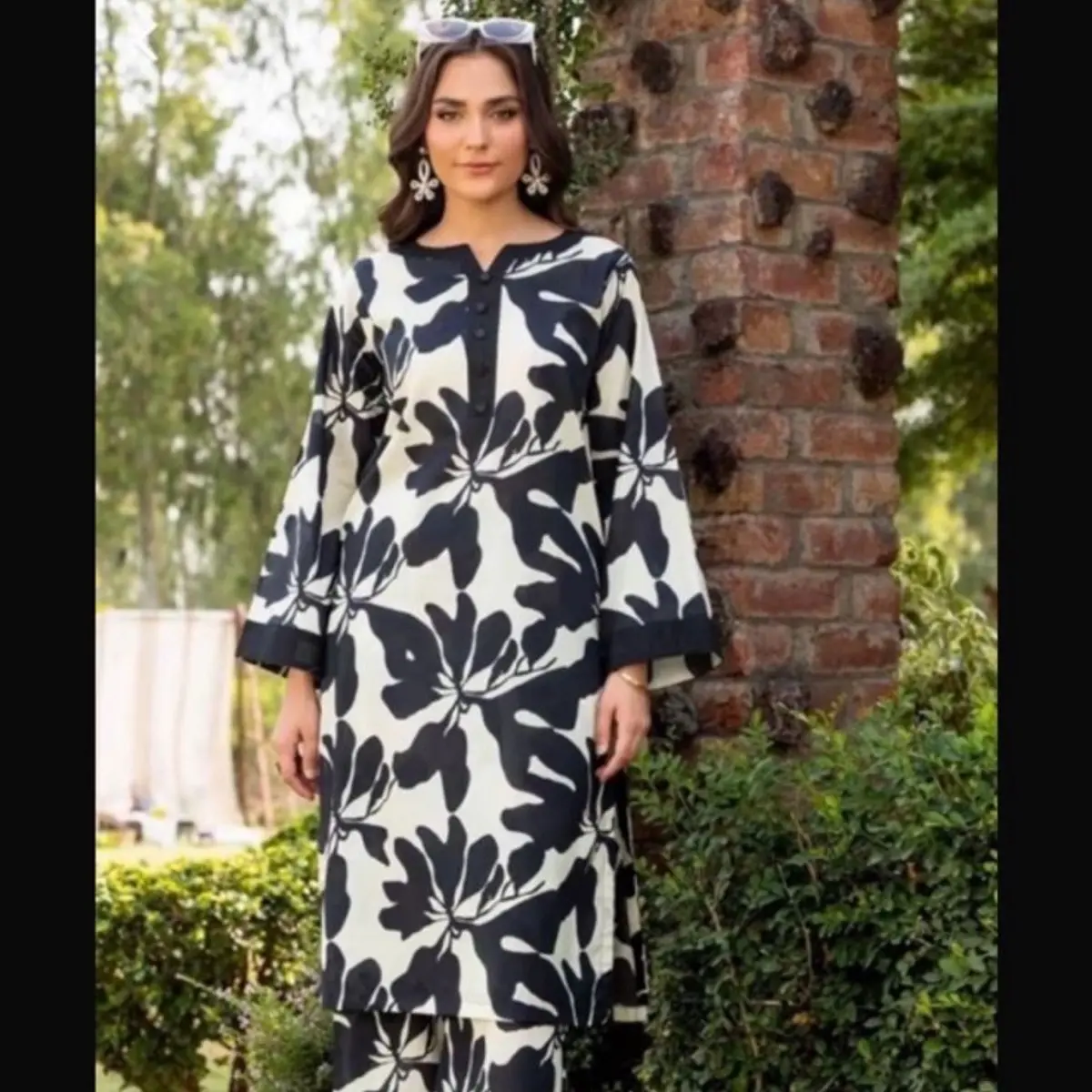 Beautiful luxury silk 3 piece suit with silk dupatta